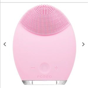 Pink Foreo Luna Normal Sensitive Sonic Cleanser